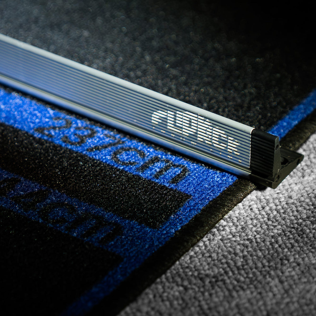 Target Kick Flip - Foldable Darts Oche
